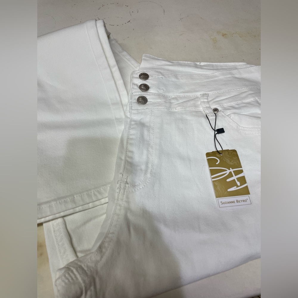 Suzanne Betro white denim non distressed jeans. NWT